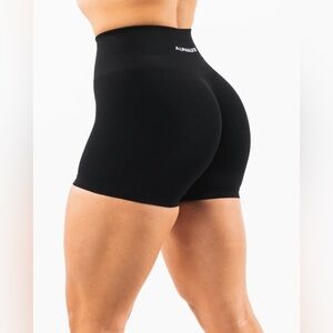 Alphalete Amplify Short 4.5" Women's Seamless Scrunch Short - Black